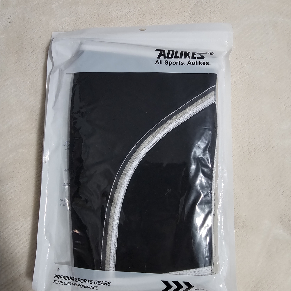 Aolikes Black and White Knee Sleeves